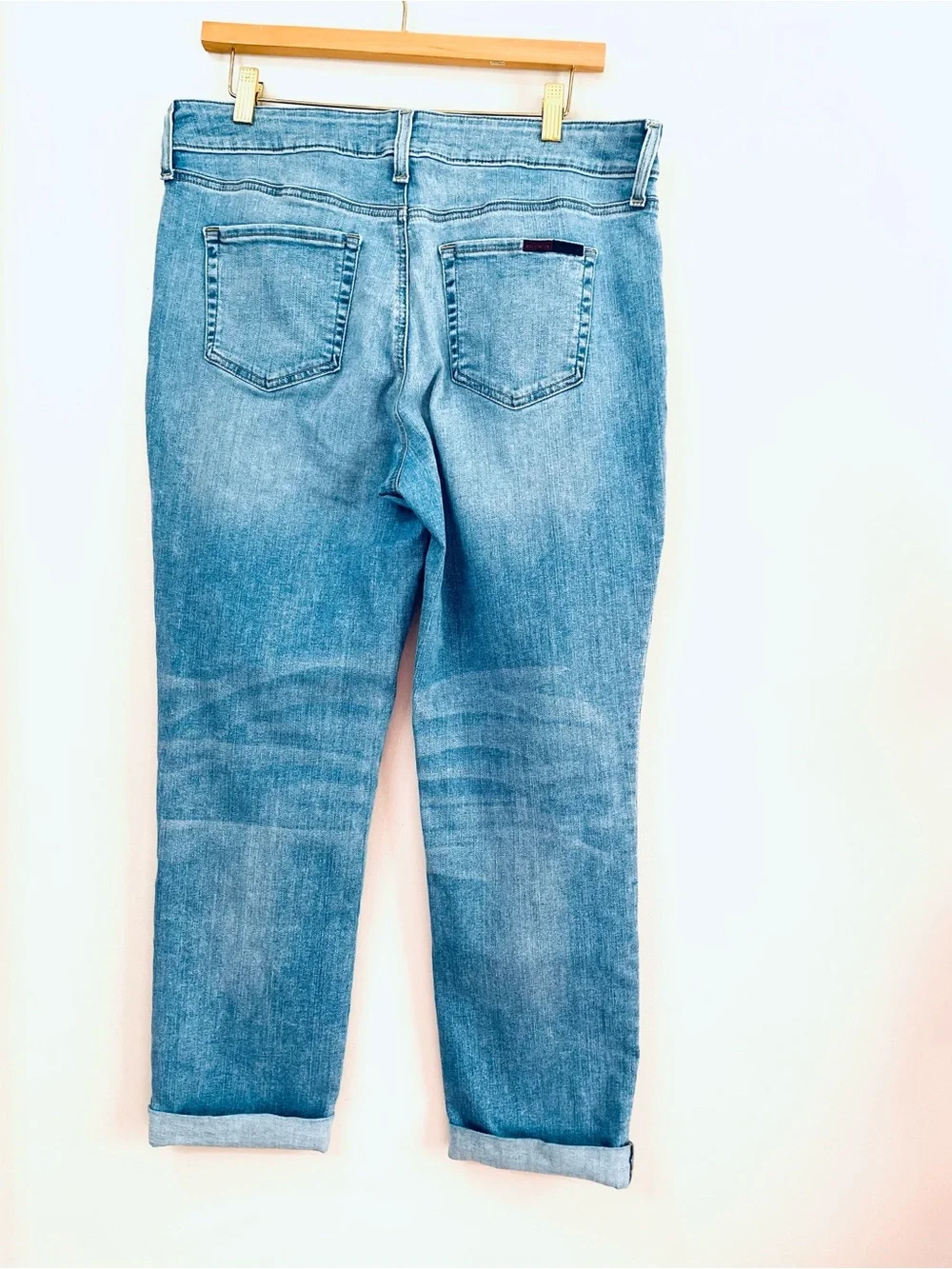 NYDJ BOYFRIEND LIFT x TUCK TECHNOLOGY Cropped Cuffed Straight Leg 10 Embellished